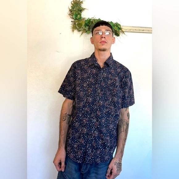 Large Goodfellow Co 100% caught in button up print collared short sleeve top - Picture 1 of 7